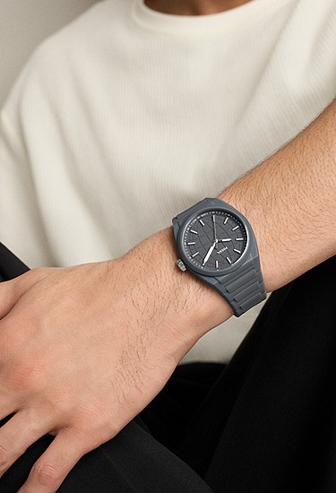 Everett 42mm Three-Hand Gray Silicone Watch - Image 2